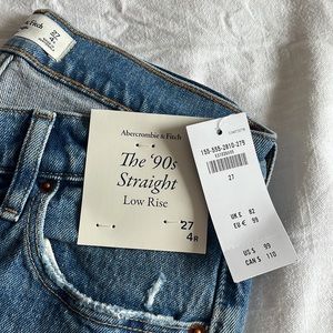 BRAND NEW - A&F Low Rise 90s Straight Denim